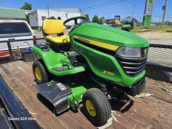Image of John Deere X330 equipment image 1
