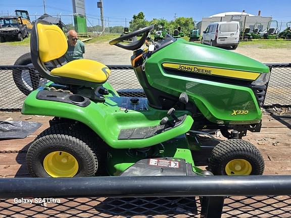 Image of John Deere X330 equipment image 4