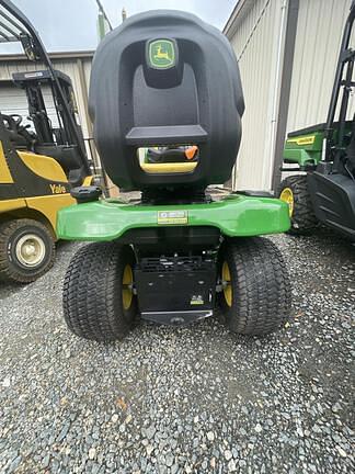 Image of John Deere X330 equipment image 1