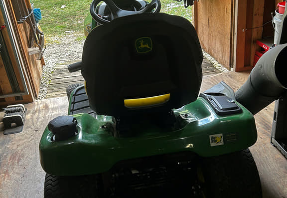 Image of John Deere X330 equipment image 2