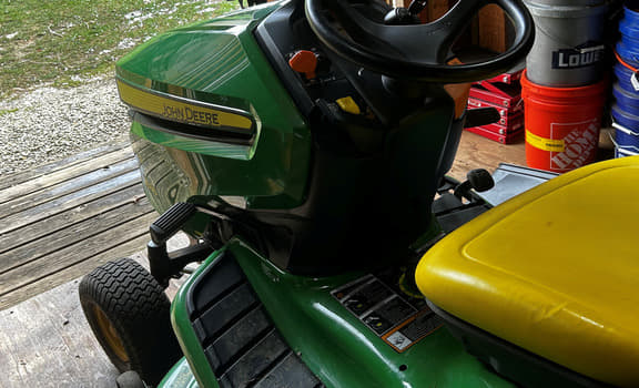 Image of John Deere X330 equipment image 1