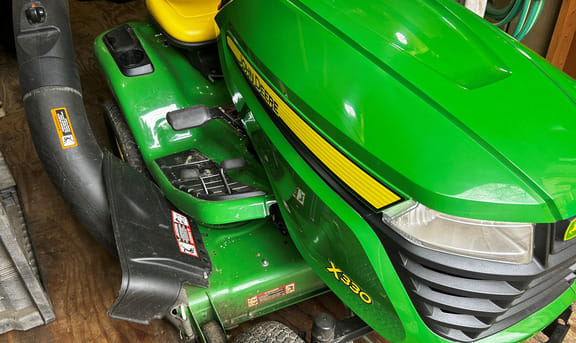 2023 John Deere X330 Equipment Image0