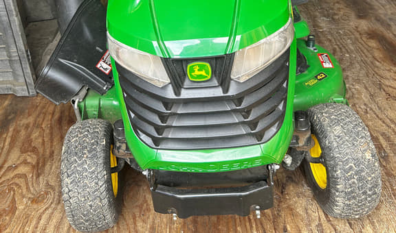 Image of John Deere X330 equipment image 3