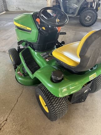 Image of John Deere X330 equipment image 3