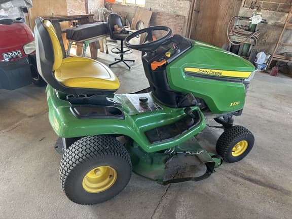 Image of John Deere X330 equipment image 1
