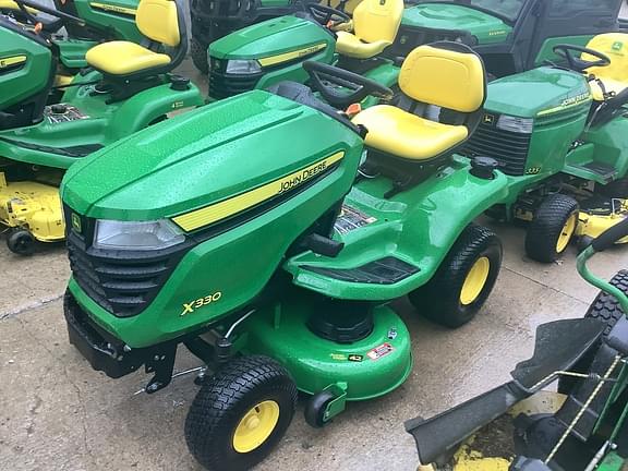 Image of John Deere X330 equipment image 1