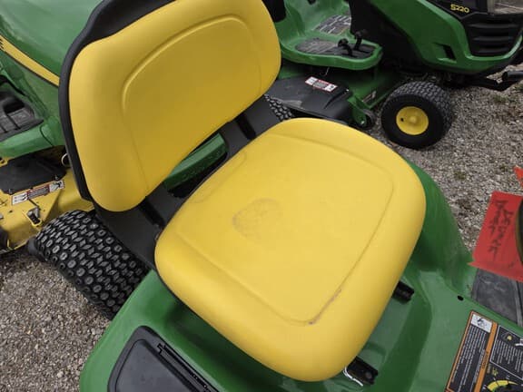 Image of John Deere X330 equipment image 3