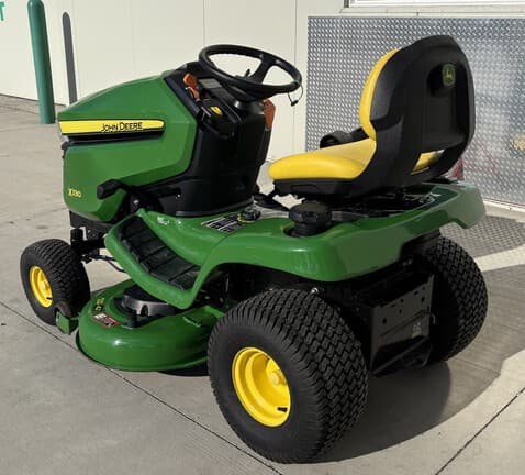 Image of John Deere X330 equipment image 4