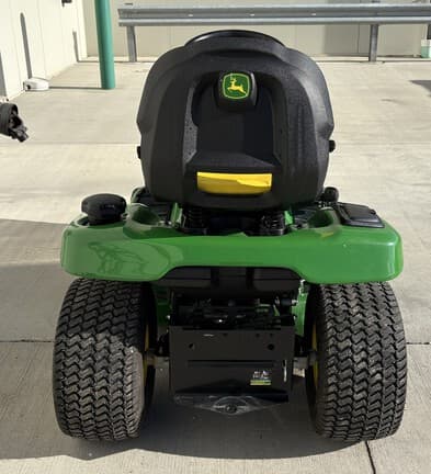 Image of John Deere X330 equipment image 3