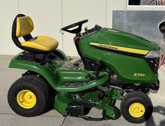 Image of John Deere X330 equipment image 1