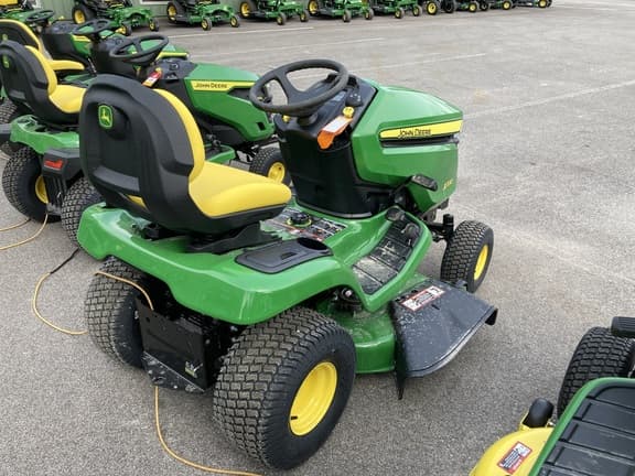 Image of John Deere X330 equipment image 3