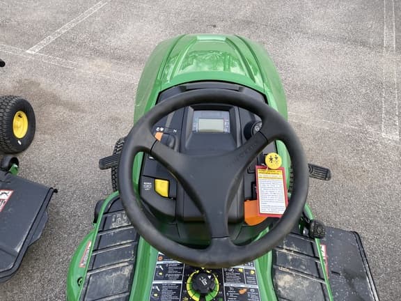 Image of John Deere X330 equipment image 4