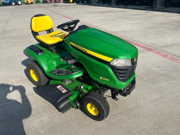 Image of John Deere X330 equipment image 3