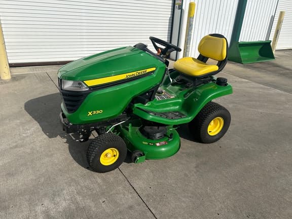 Image of John Deere X330 equipment image 1