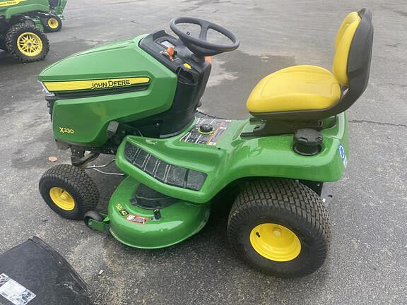Image of John Deere X330 equipment image 1