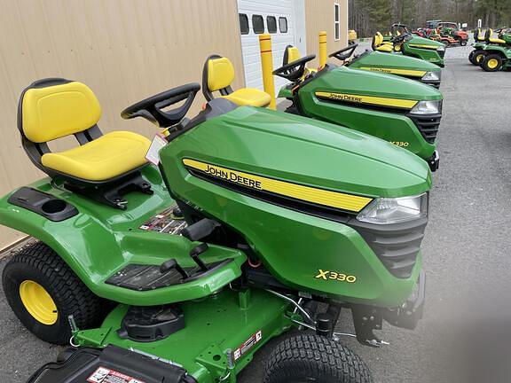 Image of John Deere X330 equipment image 2