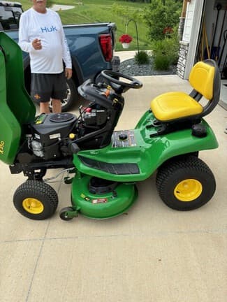 Image of John Deere X350 equipment image 3