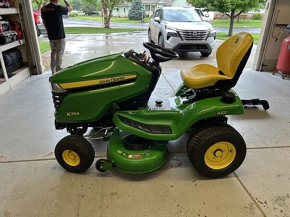 Image of John Deere X354 equipment image 1