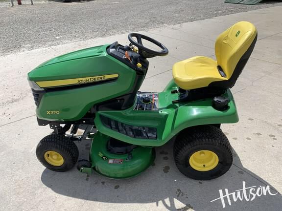 Image of John Deere X370 equipment image 2