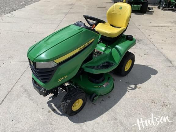 Image of John Deere X370 equipment image 3