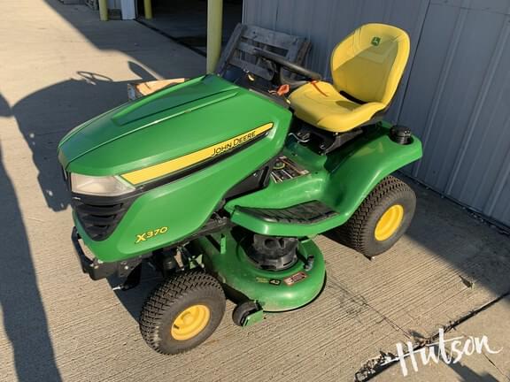 Image of John Deere X370 equipment image 2