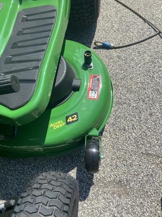 Image of John Deere X370 equipment image 2