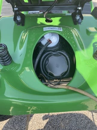 Image of John Deere X370 equipment image 4