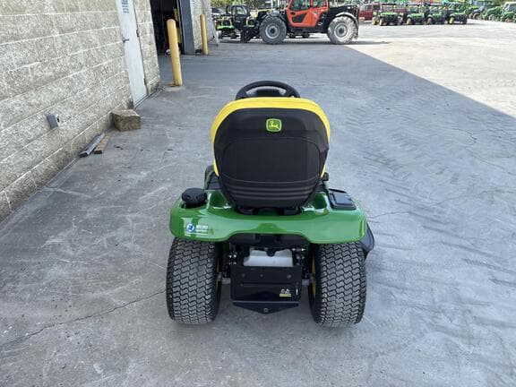 Image of John Deere X370 equipment image 3