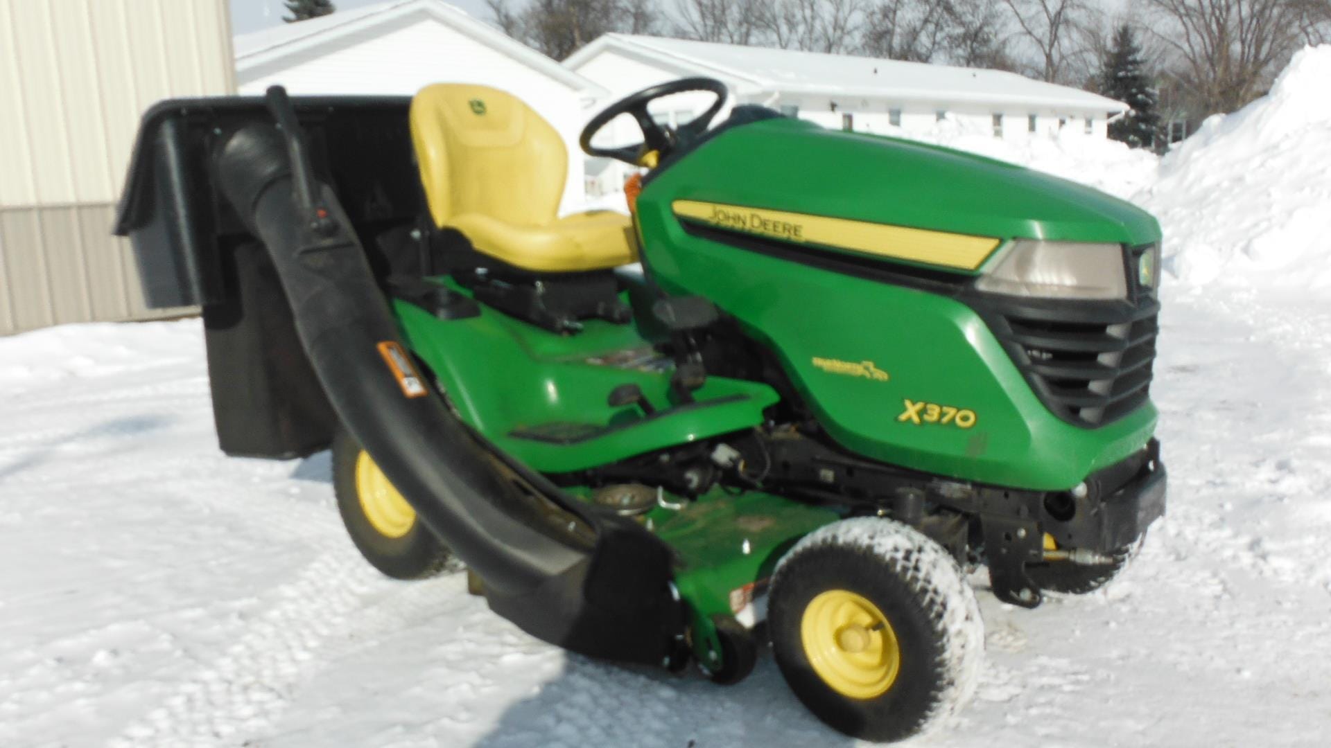 2023 John Deere X370 Equipment Image0
