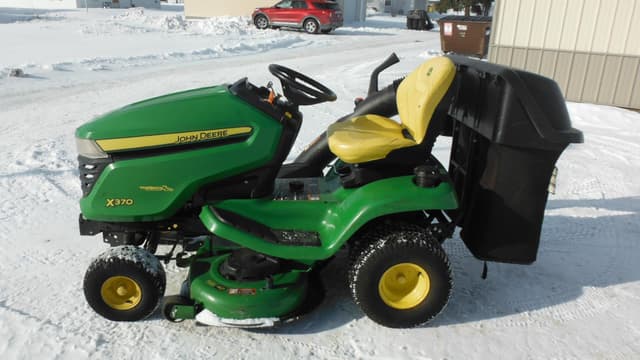 Image of John Deere X370 equipment image 2