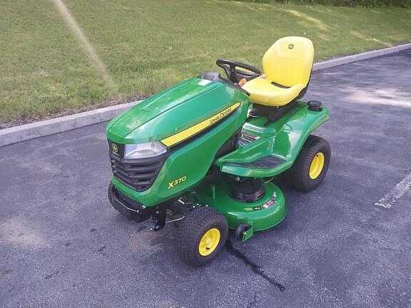 Image of John Deere X370 equipment image 1