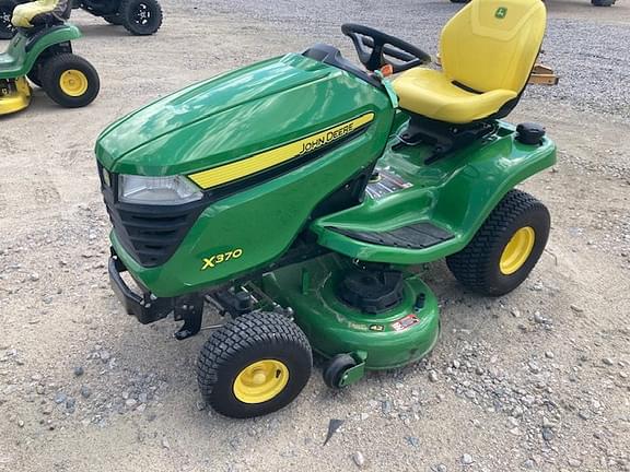 Image of John Deere X370 equipment image 1