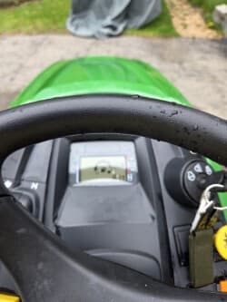 Image of John Deere X370 equipment image 3