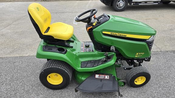 Image of John Deere X370 equipment image 1