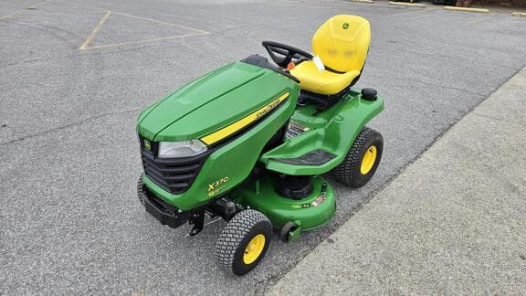 Image of John Deere X370 equipment image 3