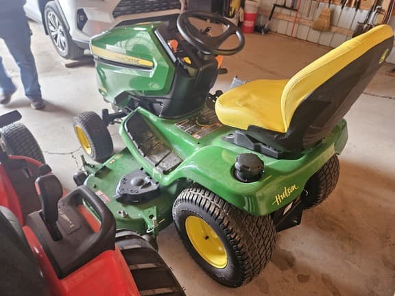 Image of John Deere X380 equipment image 3