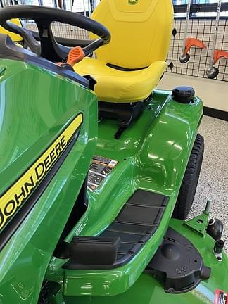 Image of John Deere X380 equipment image 4