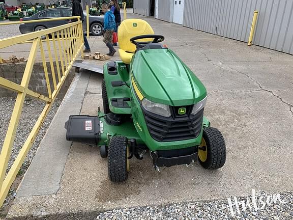 Image of John Deere X380 equipment image 4