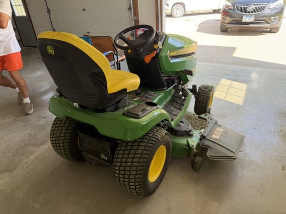 Image of John Deere X380 equipment image 4