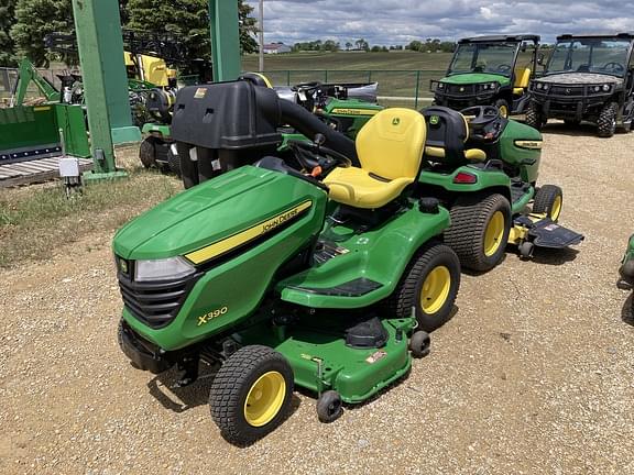 Image of John Deere X390 equipment image 1