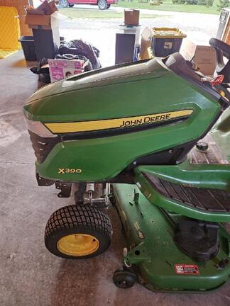 Image of John Deere X390 equipment image 3