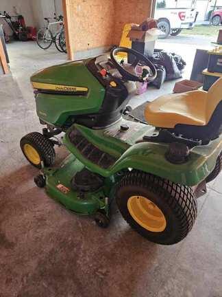 Image of John Deere X390 equipment image 4