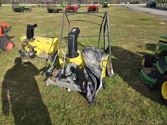 Image of John Deere X390 equipment image 3