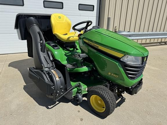 Image of John Deere X390 equipment image 1