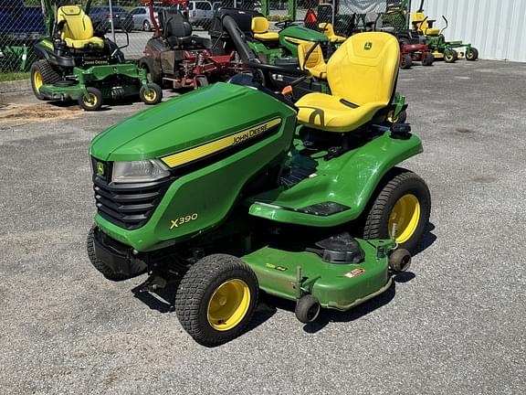 Image of John Deere X390 equipment image 1