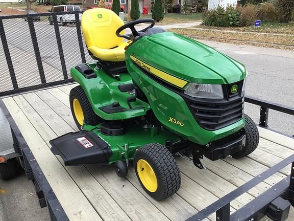 Image of John Deere X390 equipment image 1