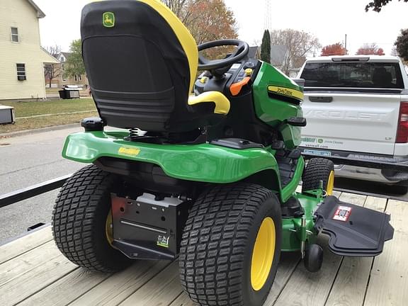 Image of John Deere X390 equipment image 3