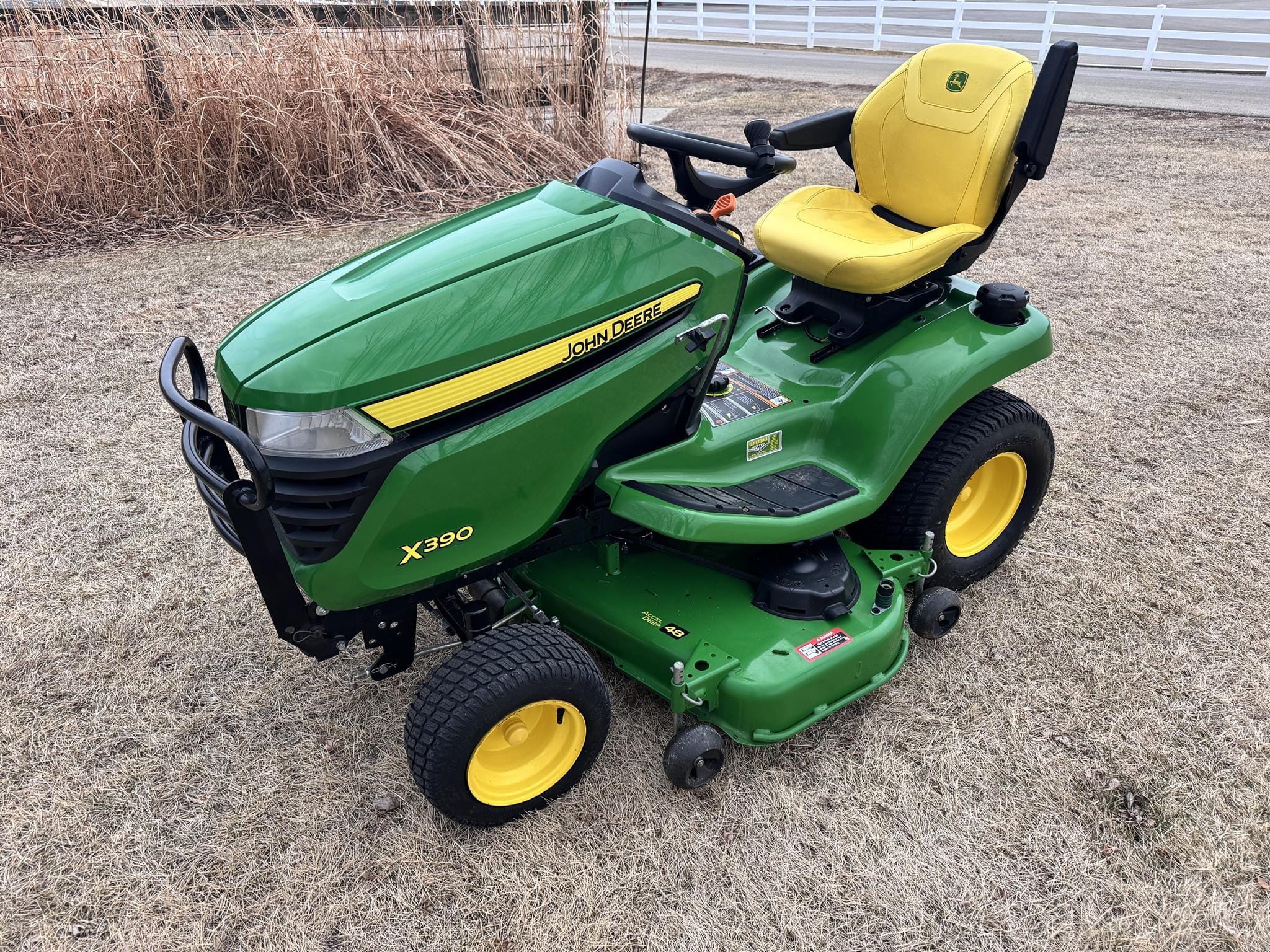 2023 John Deere X390 Equipment Image0
