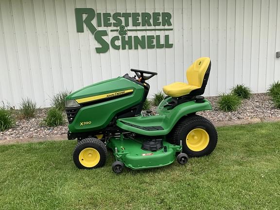 Image of John Deere X390 equipment image 1