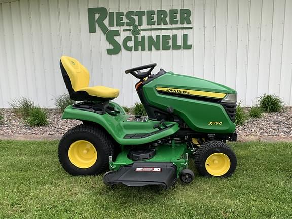 Image of John Deere X390 equipment image 4